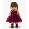 Mørkhåret Chloé dukke i bordeauxrød balletkjole - 34 cm - Minikane