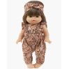 Mørkhåret Jeanne dukke i Assia jumpsuit & hårbånd - 34 cm - Minikane