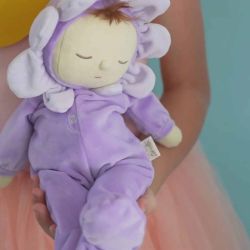 Pickle Lavender Blomst - Dozy Dinkum dukke