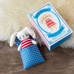 Mini kanin i sovepose & æske